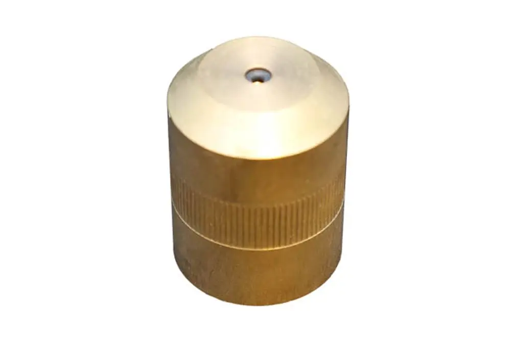 Adapter aus massivem Messing mit gezahnter Griffpartie, geeignet zum Füllen von IONA HDK in Dosen. Produkt von Remeha.